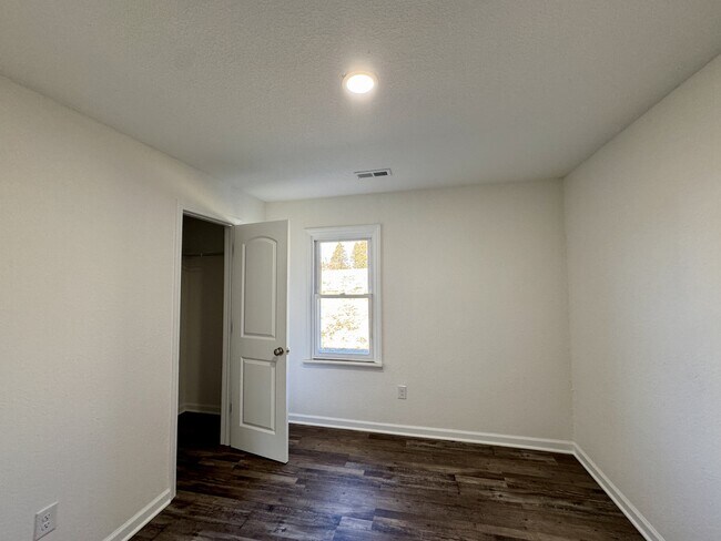 Building Photo - 6173 Unitia Rd