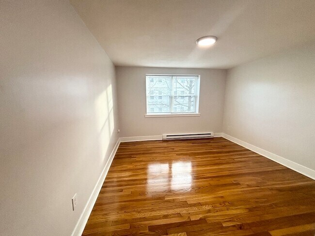 Building Photo - 40 Rockland Ave