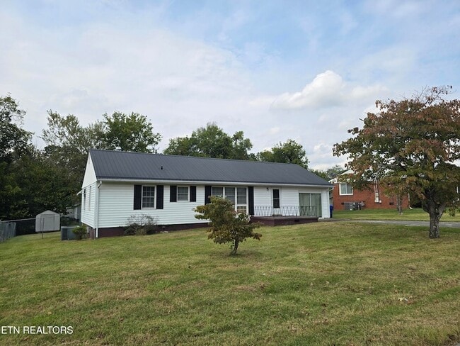 Building Photo - 415 Highland Dr