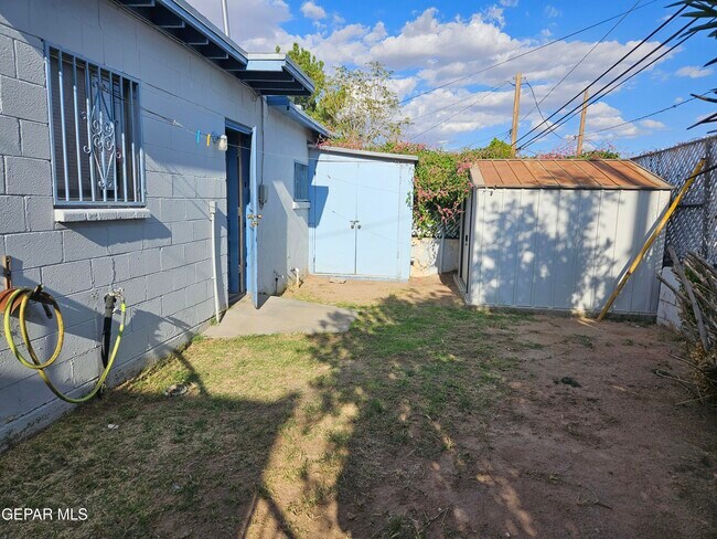 Building Photo - 2908 Idalia Ave