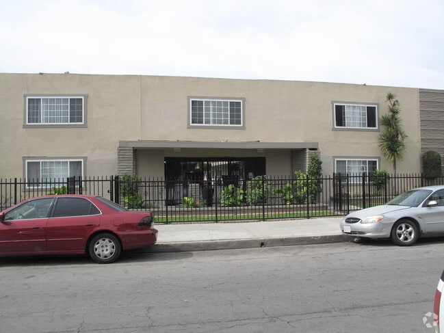 Building Photo - 14815-14817 Chadron Ave