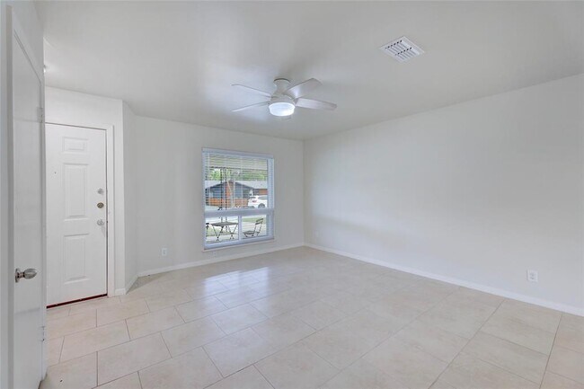 Building Photo - 2713 Friar Tuck Ln