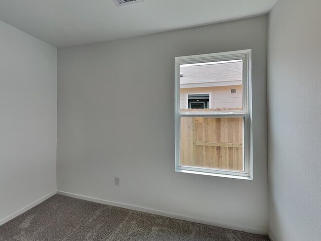 Building Photo - 21059 Santopadre St