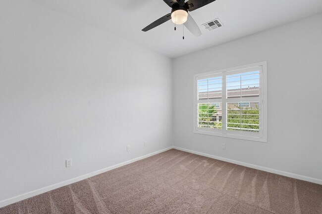 Building Photo - 16054 W Shangri La Rd