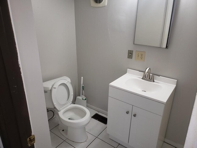 Bathroom - 1007 6th Ave