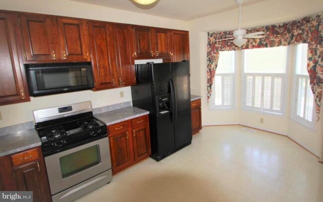 Building Photo - 400 Ben Neuis Pl