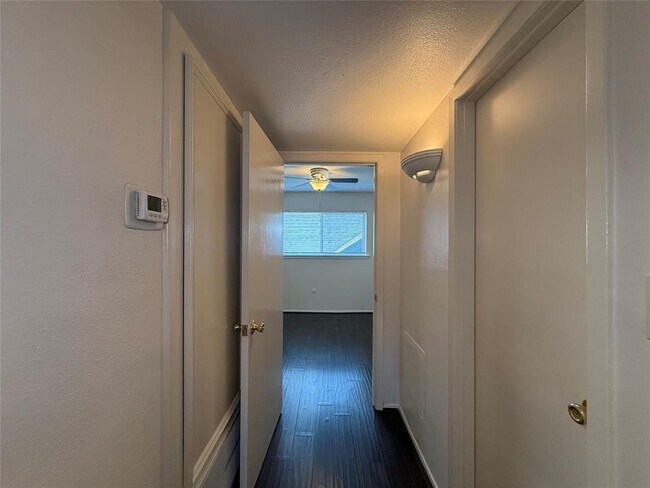 Building Photo - 1530 Heights Blvd