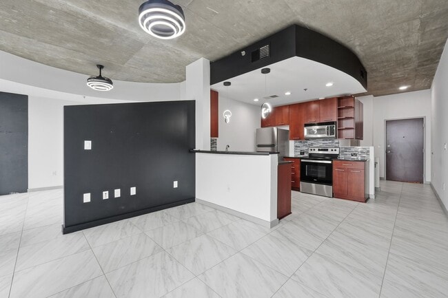 Building Photo - Upgraded Studio Condo in Buckhead