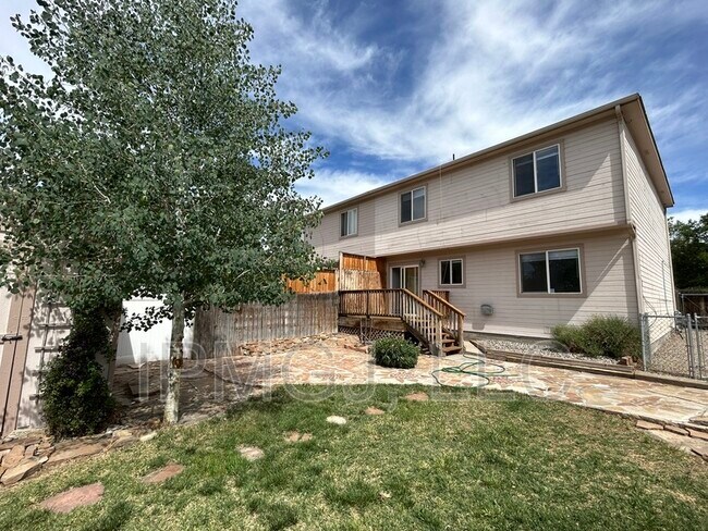Building Photo - 2867 Pinyon Ave