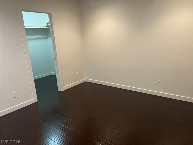 Building Photo - 811 E Oakey Blvd