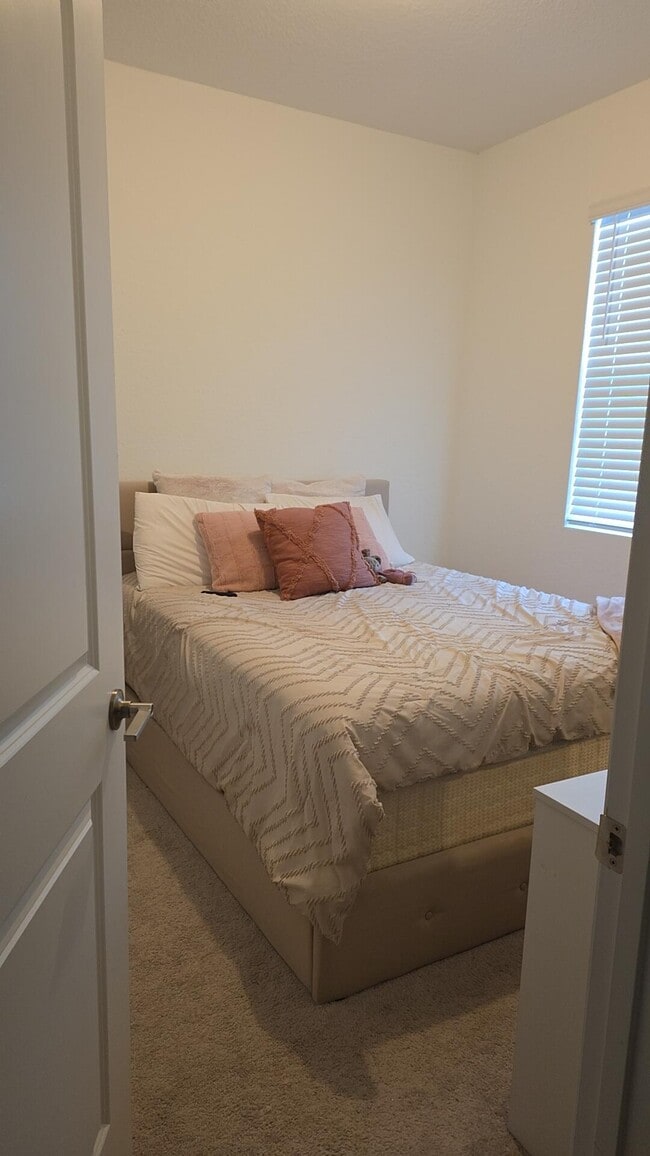 Building Photo - 512 Rivergrass St