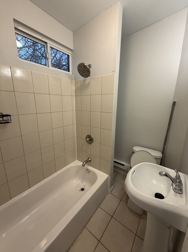 Building Photo - 1442 N Newkirk St