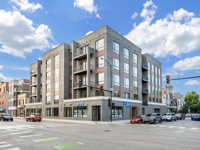 Building Photo - 3202 N Racine Ave