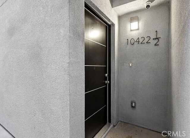 Building Photo - 10422 Graham Ave