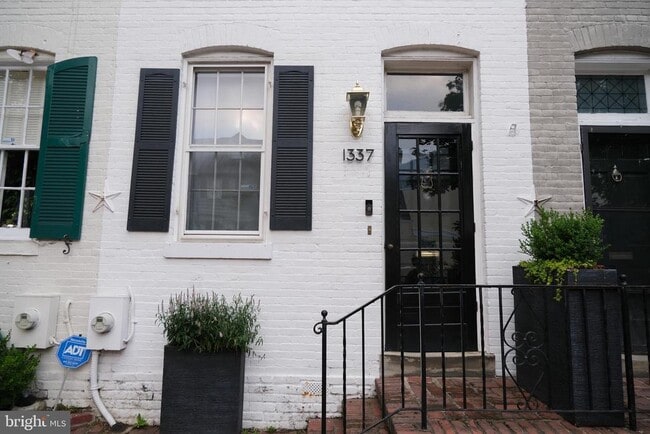 Building Photo - 1337 28th St NW
