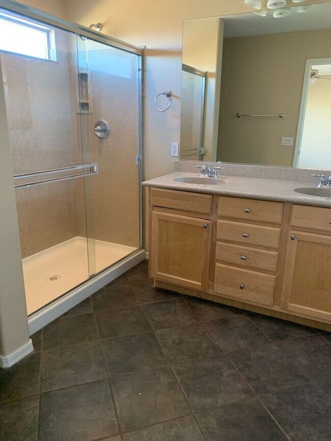 Building Photo - Great Eastside Home in Sierra Morado (Vail...