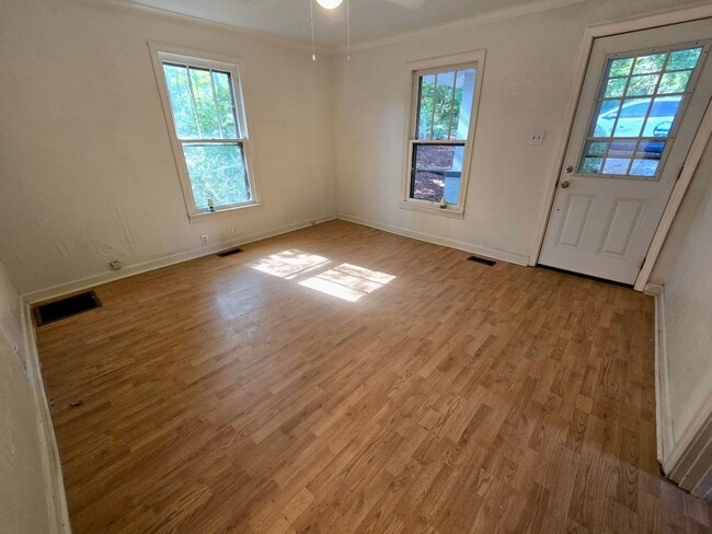 Building Photo - Cozy Lenoir 2/1 Bungalow with Fenced Yard on Cul-de-Sac