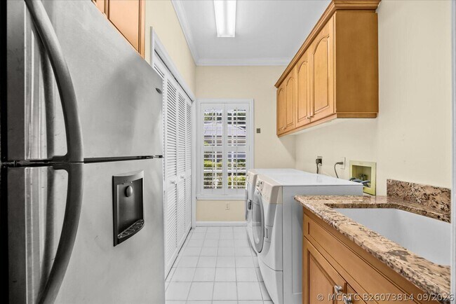 Building Photo - 7362 Pine Creek Way