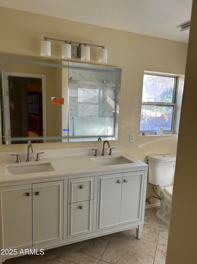 Building Photo - 6406 W El Cortez Pl