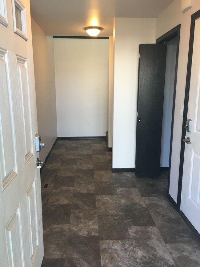 Building Photo - 3 Bed 2 Bath Twin Home