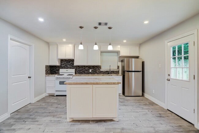 Building Photo - 6634 Granite St