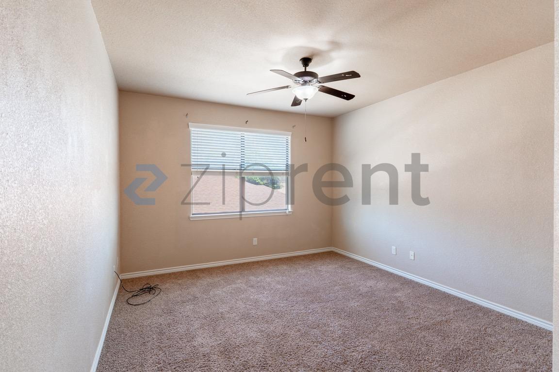 Building Photo - Unit