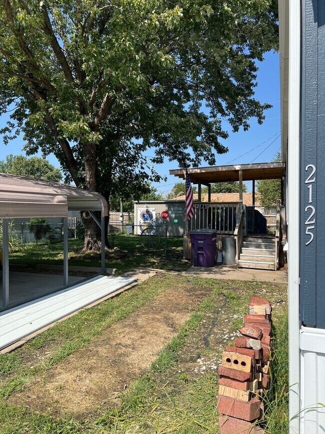 Building Photo - 3 Bed 2 Bath Home in Manhattan, KS