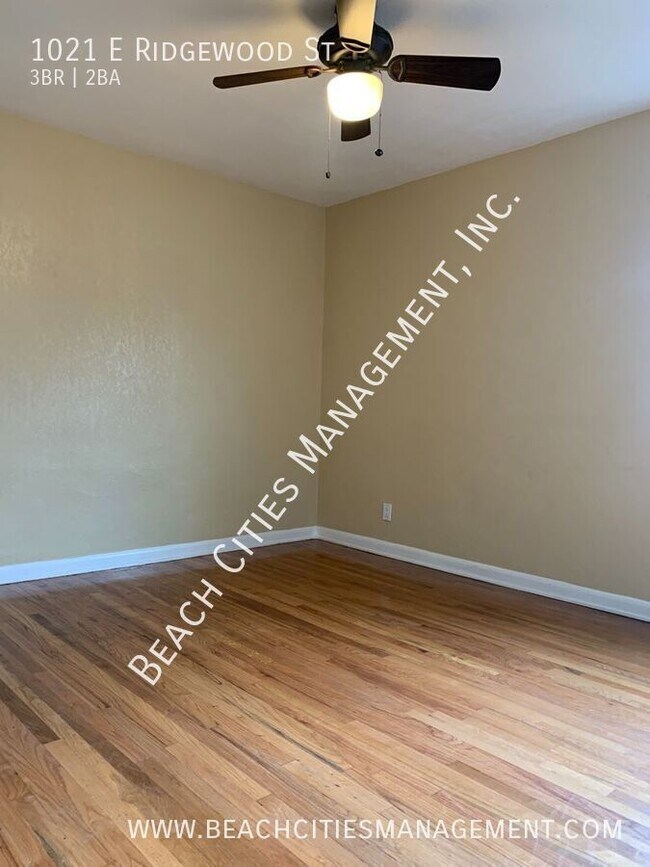Building Photo - 1021 E Ridgewood St