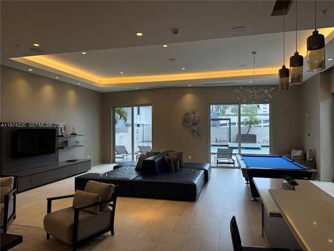 Building Photo - 1010 SW 2nd Ave