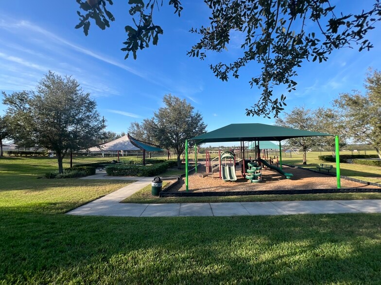 Building Photo - 900 Kingfisher Dr