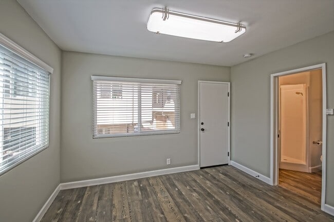 Building Photo - NEWLY REMODELED, SPLIT-LEVEL 3BR2BA DUPLEX...