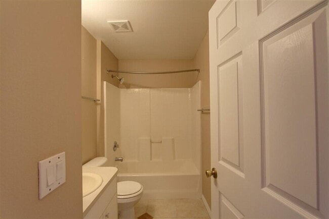 Building Photo - 2477 Deercroft Dr