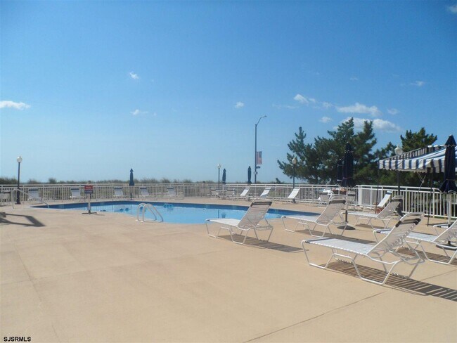 Building Photo - 5400 Boardwalk-304-304