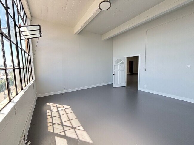 Building Photo - 1341 58th Ave