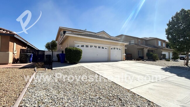 Building Photo - 5 Bedroom, 3.5 Bathroom Victorville Home w...