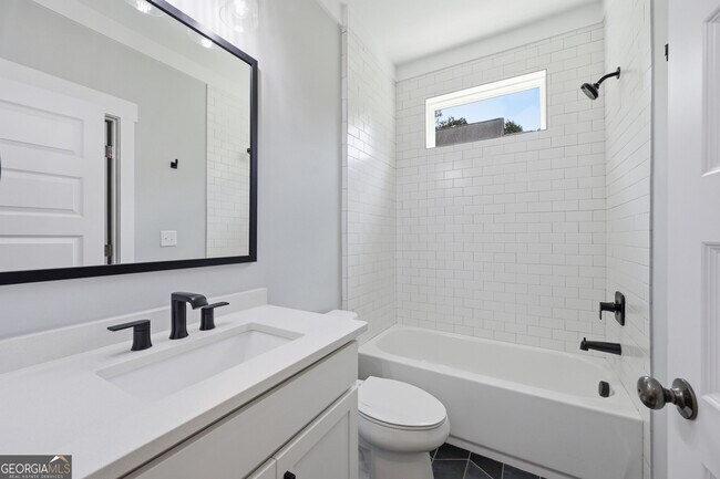 Building Photo - 254 Lamon Ave SE