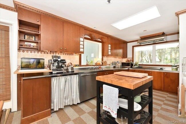 Building Photo - 3 Mill Pond Ln