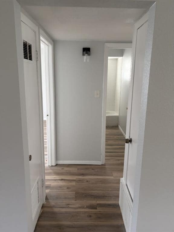 Building Photo - 606 W 4th St