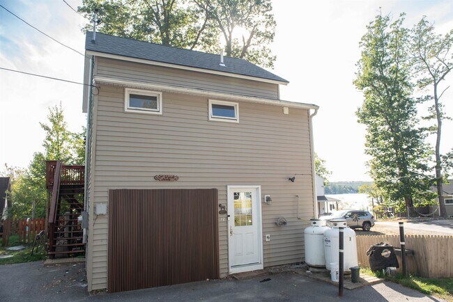 Primary Photo - 7 Maple Ave