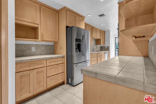 Building Photo - 8642 Gregory Wy