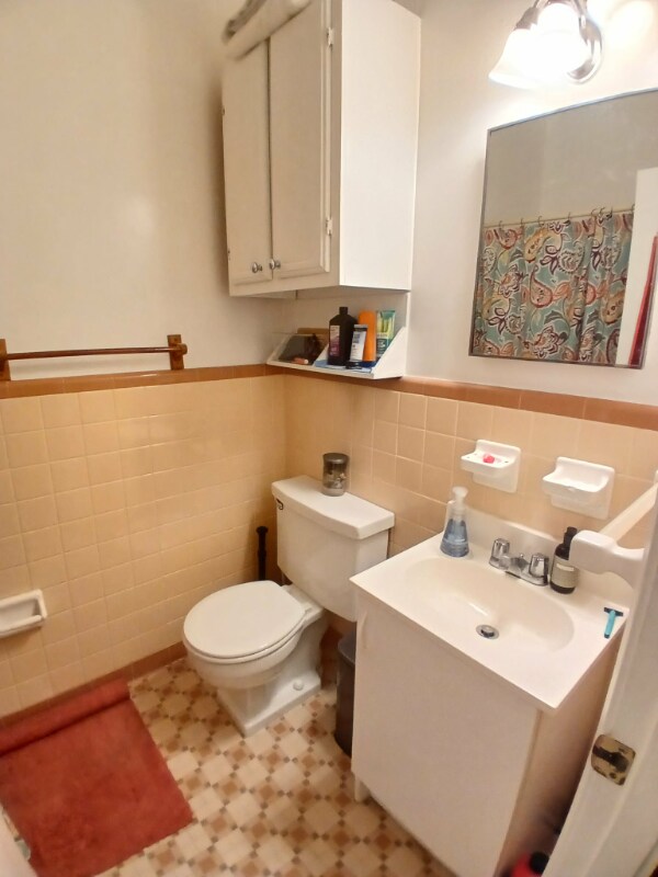 Building Photo - 188 Lake Dr