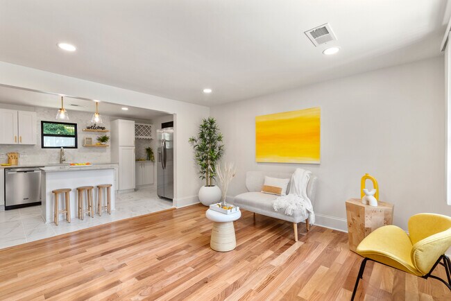 Building Photo - 5708 Southampton Rd