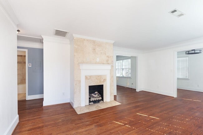 Primary Photo - Updated 3/2 Bungalow w/ Large Backyard & M...