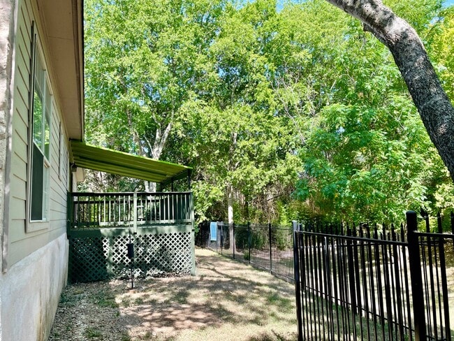 Building Photo - 104 Bermuda Dr