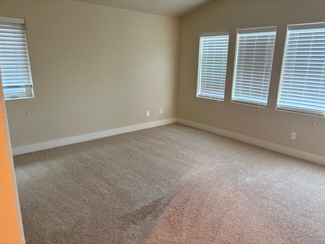 Building Photo - 14319 SW Rancher Ln