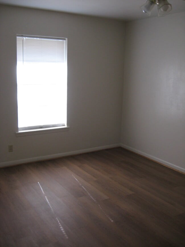 Building Photo - 1213 Park St