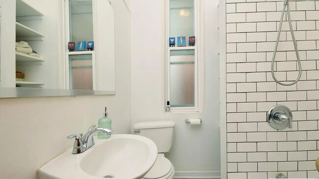 Building Photo - 2524 W Palmer St