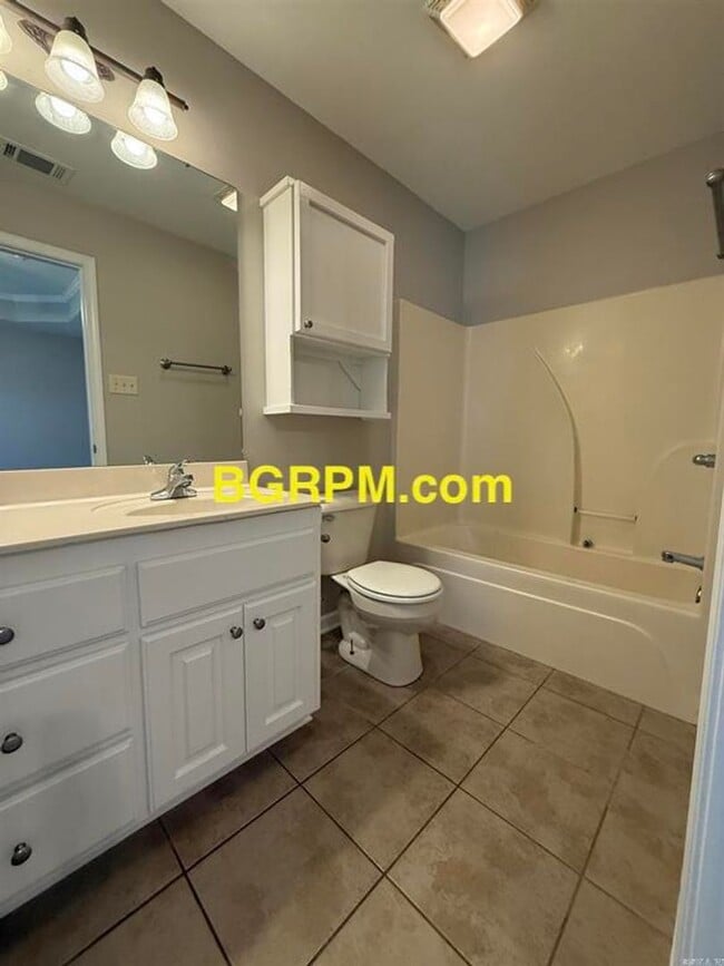 Building Photo - 3 BD, 2 BA, home in Jacksonville