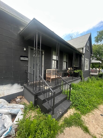 Building Photo - 943 Elias Ave
