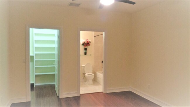 Building Photo - 1825 Bridgepointe Cir